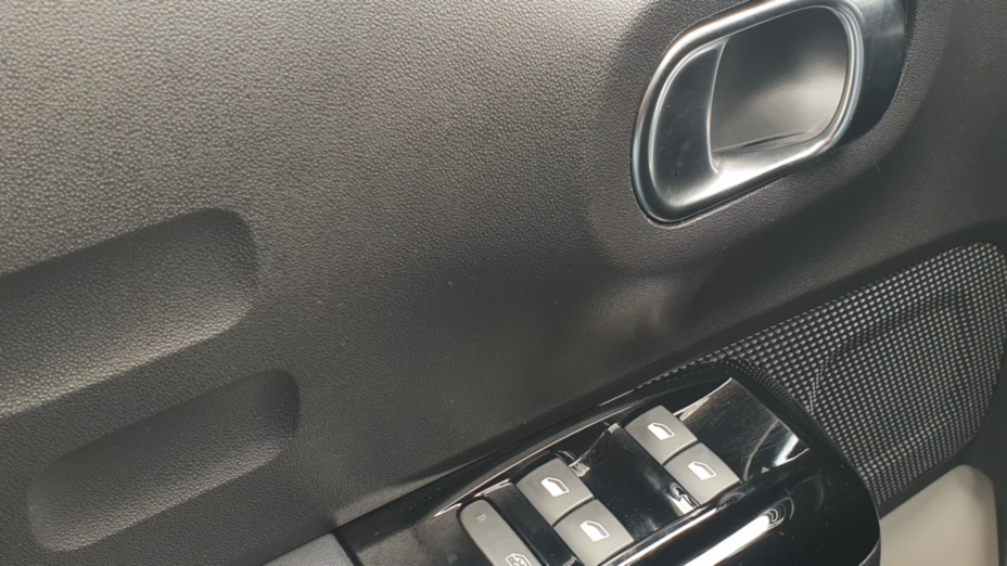 CITROEN C3 C3 1.2 PureTech Shine EAT6