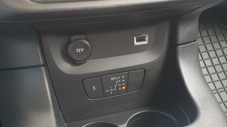 CITROEN C3 C3 1.2 PureTech Shine EAT6