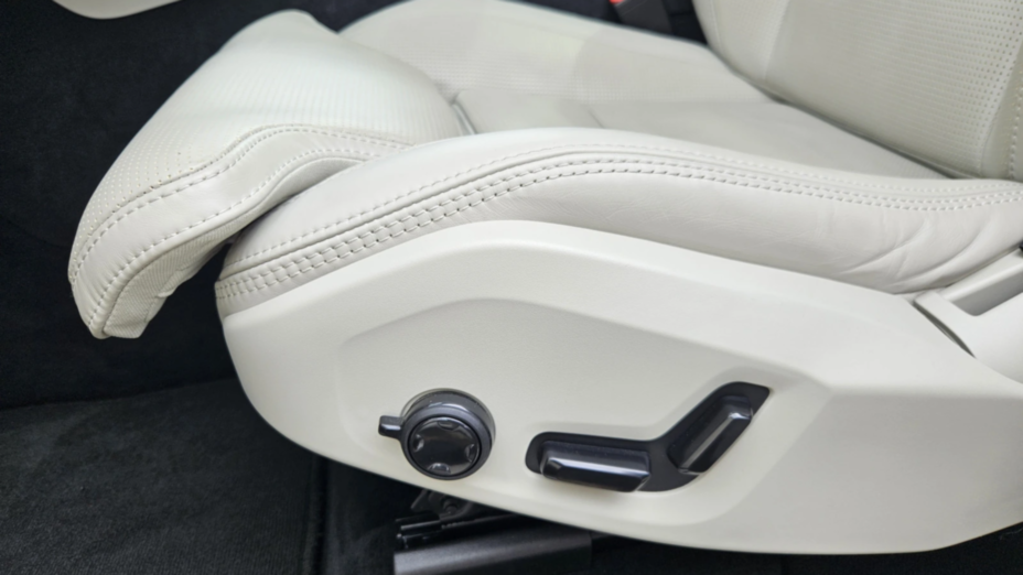 VOLVO XC60 XC60 T8 Plug-In Hybrid AWD Ultimate Bright aut
