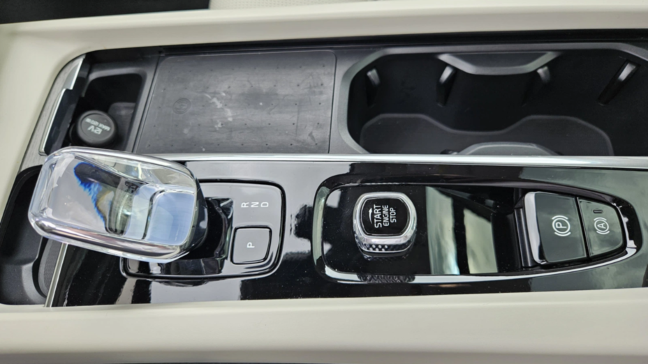 VOLVO XC60 XC60 T8 Plug-In Hybrid AWD Ultimate Bright aut