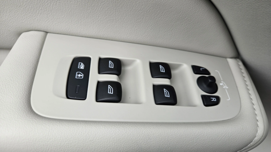 VOLVO XC60 XC60 T8 Plug-In Hybrid AWD Ultimate Bright aut