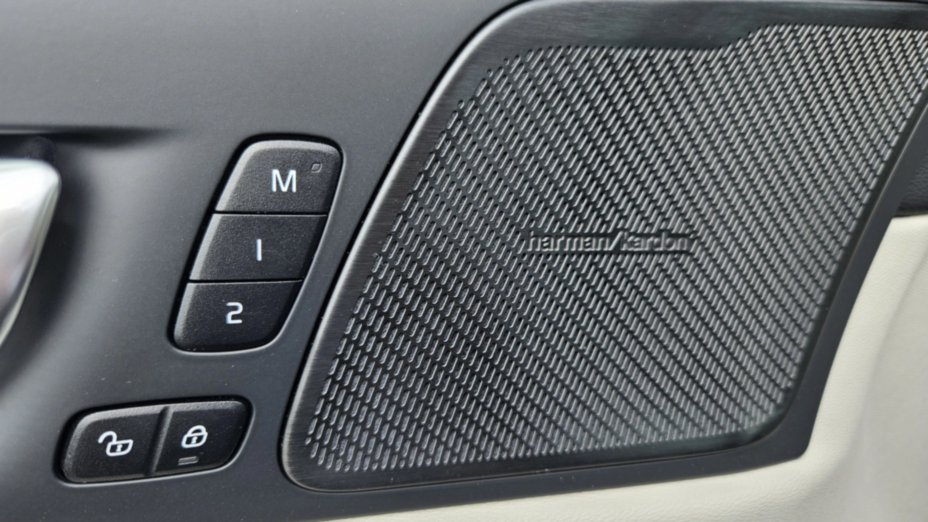 VOLVO XC60 XC60 T8 Plug-In Hybrid AWD Ultimate Bright aut