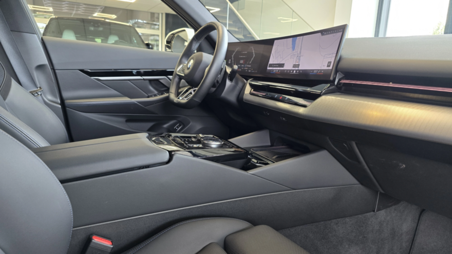 BMW Seria 5 520i mHEV M Sport aut