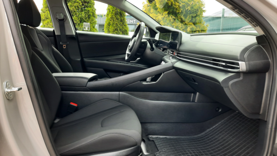 HYUNDAI Elantra Elantra 1.6 Smart CVT