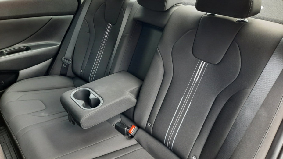 HYUNDAI Elantra Elantra 1.6 Smart CVT