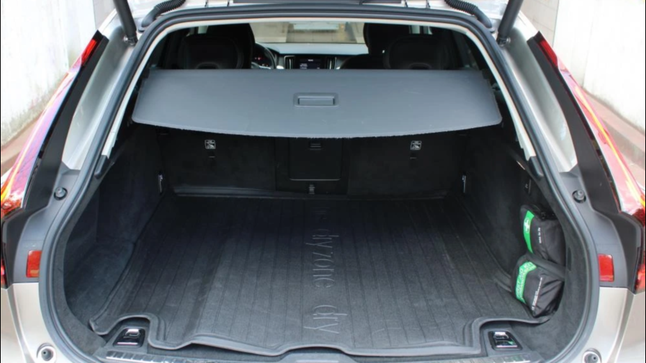 VOLVO V90 V90 B4 D Momentum aut