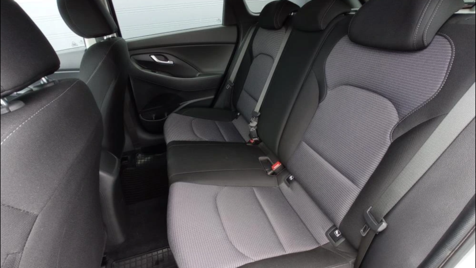 HYUNDAI i30 i30 1.5 DPI Classic +