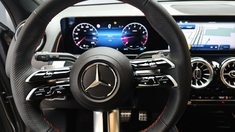 MERCEDES-BENZ GLB GLB 200 mHEV AMG Line 7G-DCT