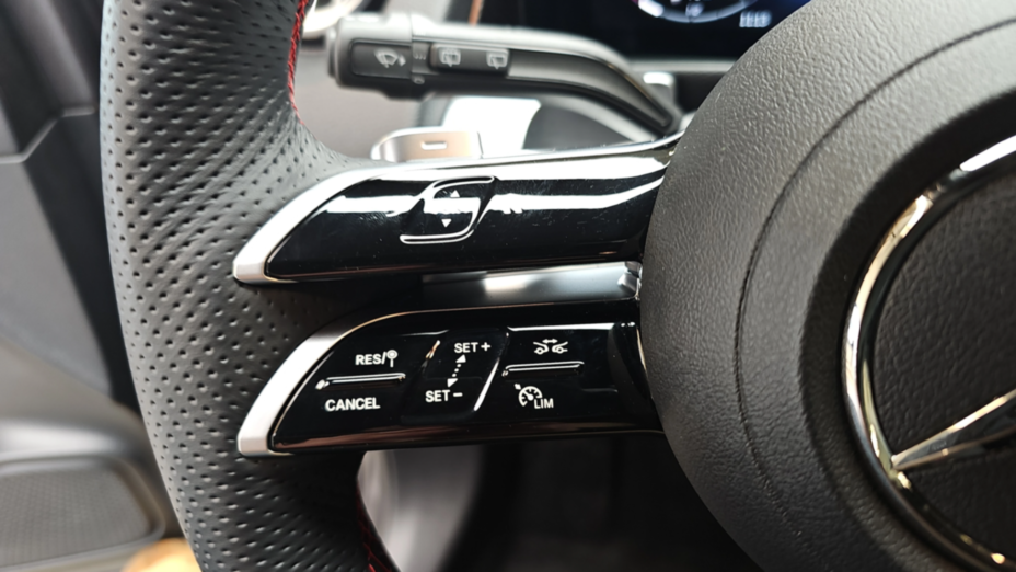 MERCEDES-BENZ GLB GLB 200 mHEV AMG Line 7G-DCT