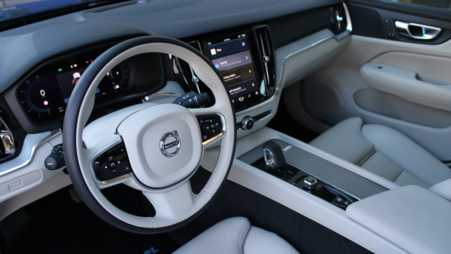 VOLVO S60 S60 B5 B AWD Plus Dark aut