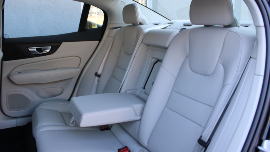 VOLVO S60 S60 B5 B AWD Plus Dark aut