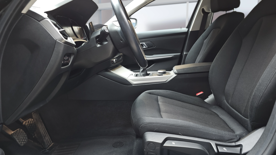 BMW Seria 3 318d Advantage