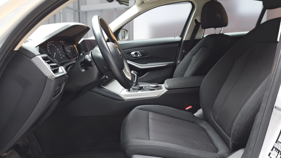 BMW Seria 3 318d Advantage