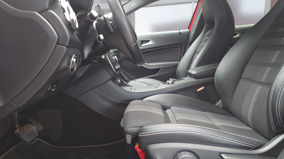 MERCEDES-BENZ GLA GLA 200 7G-DCT Urban