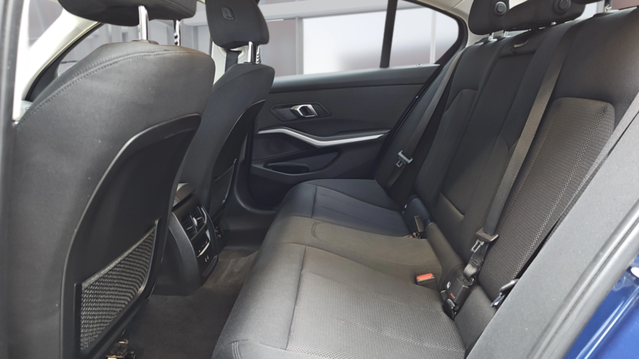 BMW Seria 3 318d Advantage