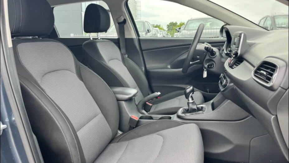 HYUNDAI i30 i30 1.5 DPI Classic +