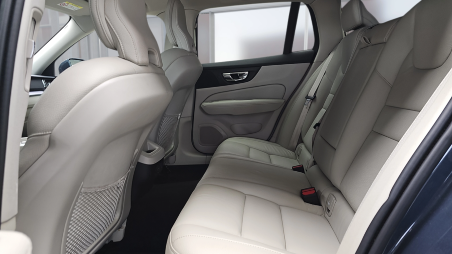 VOLVO V60 V60 B3 B Momentum Pro aut