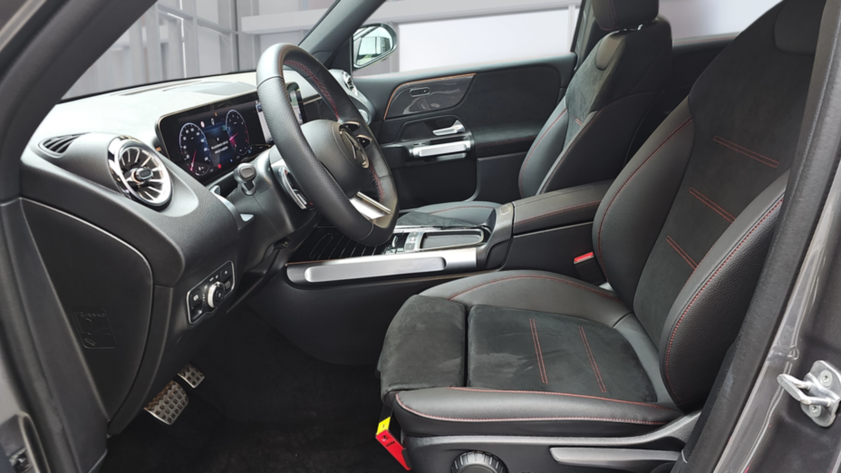 MERCEDES-BENZ GLB GLB 200 mHEV AMG Line 7G-DCT