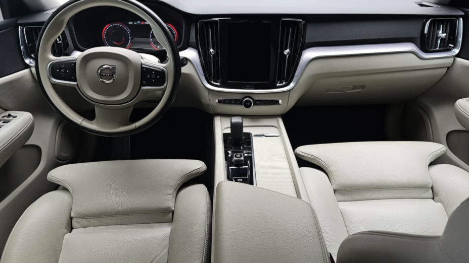 VOLVO V60 V60 B3 B Momentum Pro aut