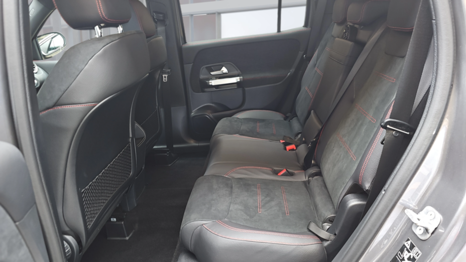 MERCEDES-BENZ GLB GLB 200 mHEV AMG Line 7G-DCT