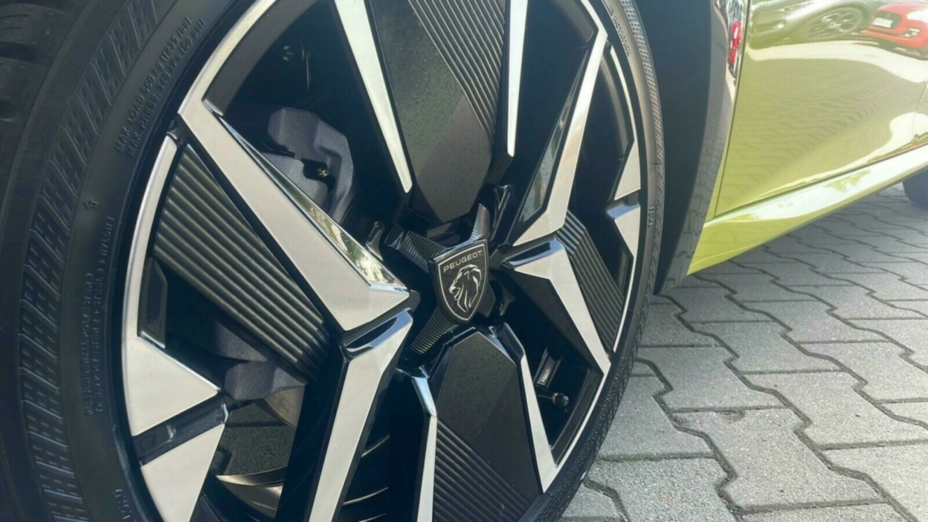 PEUGEOT 208 e-208 51kWh GT Nowy