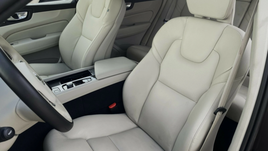VOLVO XC60 XC60 T6 Plug-In Hybrid AWD Plus Dark aut