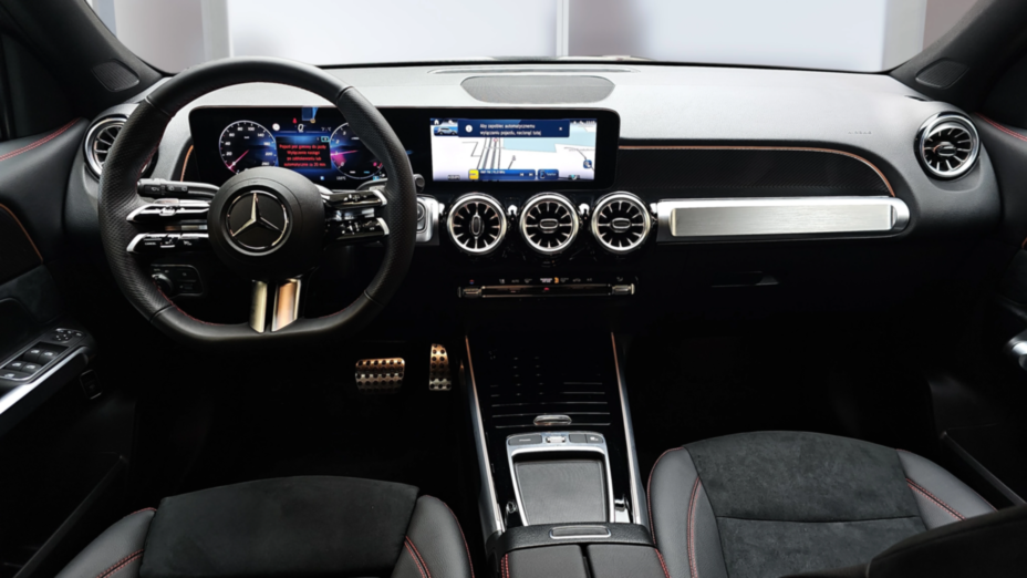 MERCEDES-BENZ GLB GLB 200 mHEV AMG Line 7G-DCT
