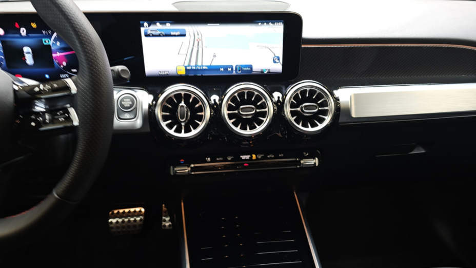 MERCEDES-BENZ GLB GLB 200 mHEV AMG Line 7G-DCT