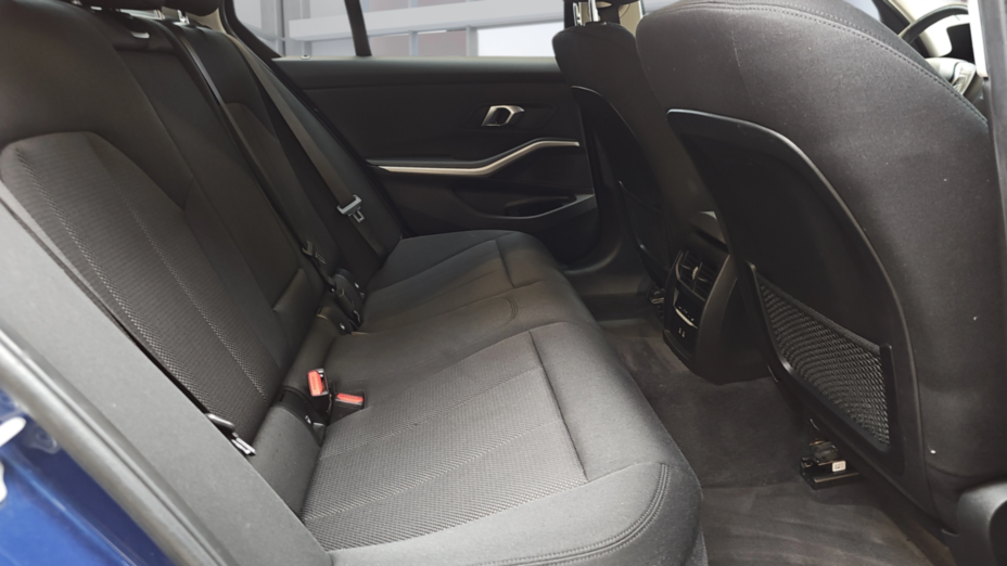BMW Seria 3 318d Advantage