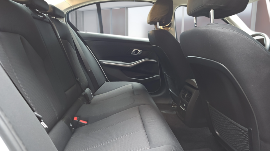 BMW Seria 3 318d Advantage