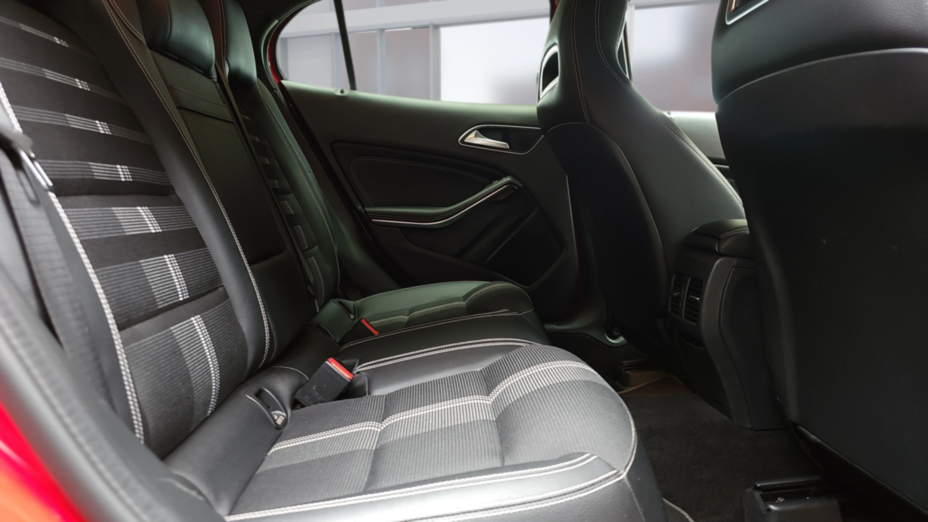 MERCEDES-BENZ GLA GLA 200 7G-DCT Urban