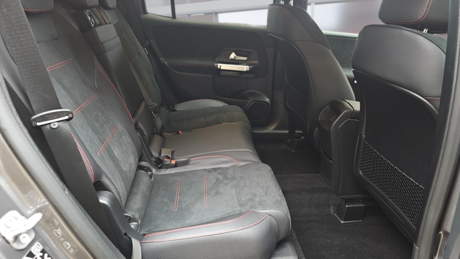 MERCEDES-BENZ GLB GLB 200 mHEV AMG Line 7G-DCT