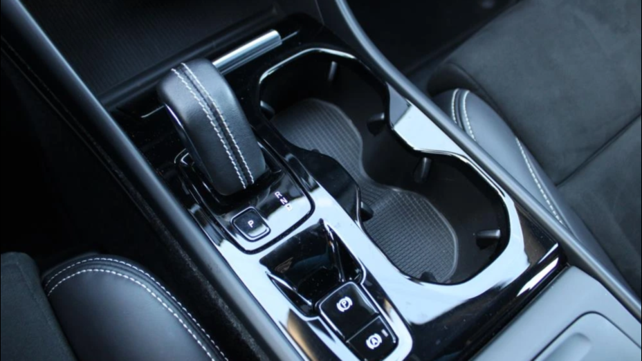 VOLVO XC40 XC40 B4 B R-Design aut