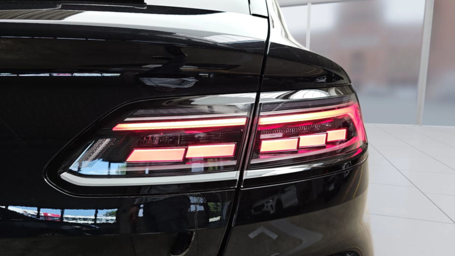 VOLKSWAGEN Arteon Arteon 2.0 TSI R-Line DSG