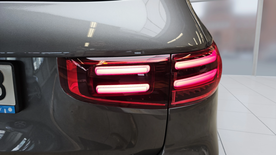 MERCEDES-BENZ GLB GLB 200 mHEV AMG Line 7G-DCT