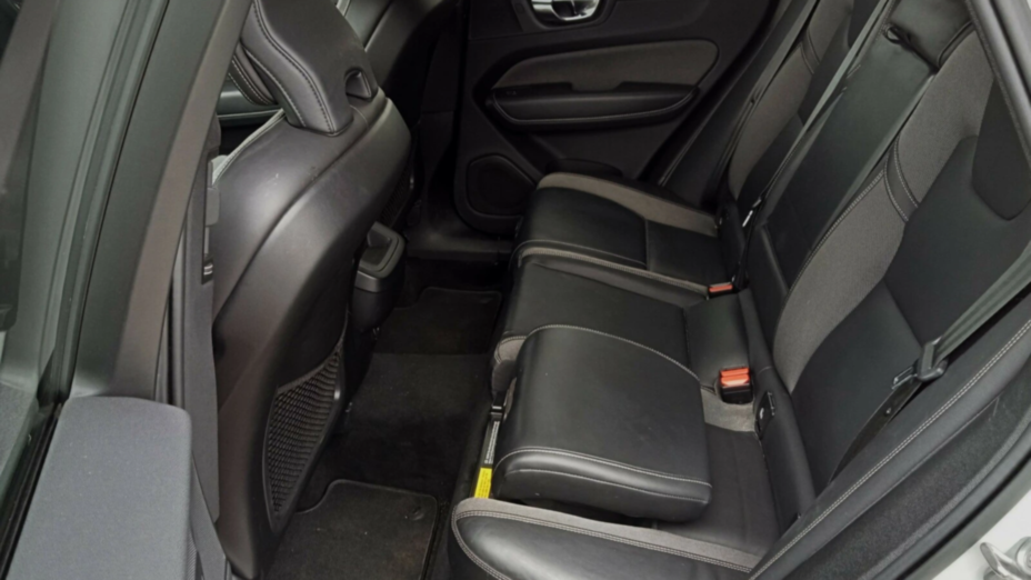 VOLVO XC60 XC60 B5 D AWD Plus Dark aut