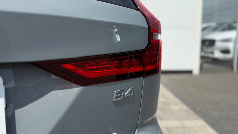 VOLVO V60 V60 B4 B Plus Dark aut