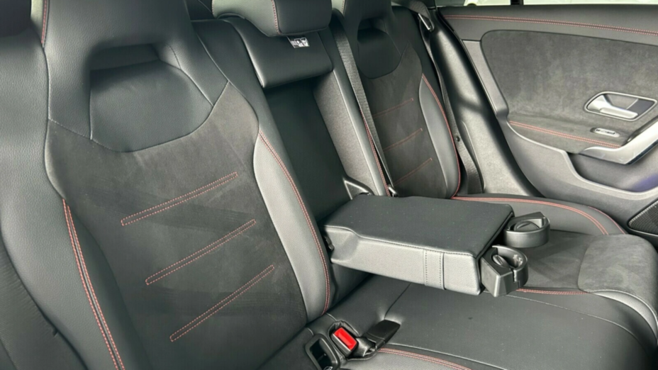 MERCEDES-BENZ CLA CLA 200 AMG Line 7G-DCT