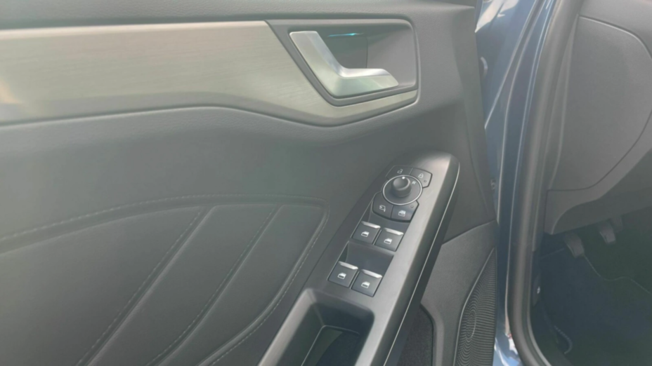 FORD Focus Focus 1.0 EcoBoost mHEV Titanium Nowy