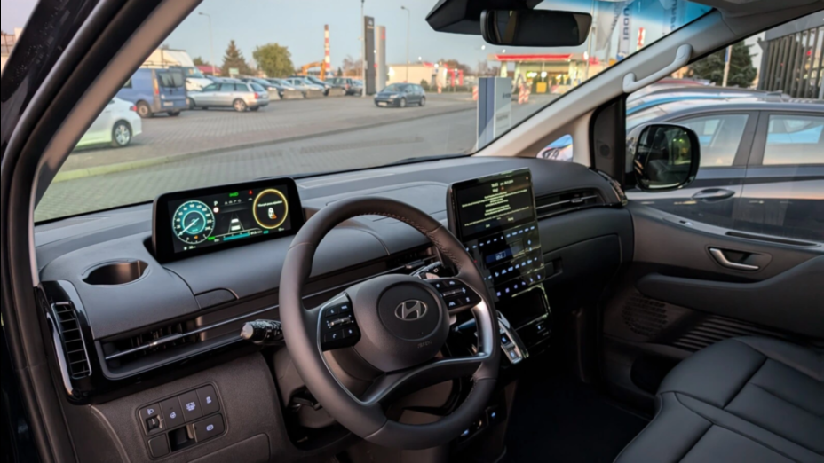 HYUNDAI Staria Staria 1.6 T-GDI HEV Smart aut Nowy