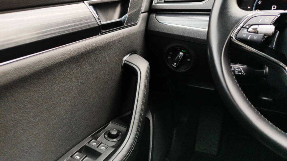 SKODA Superb Superb 2.0 TDI SCR Style DSG