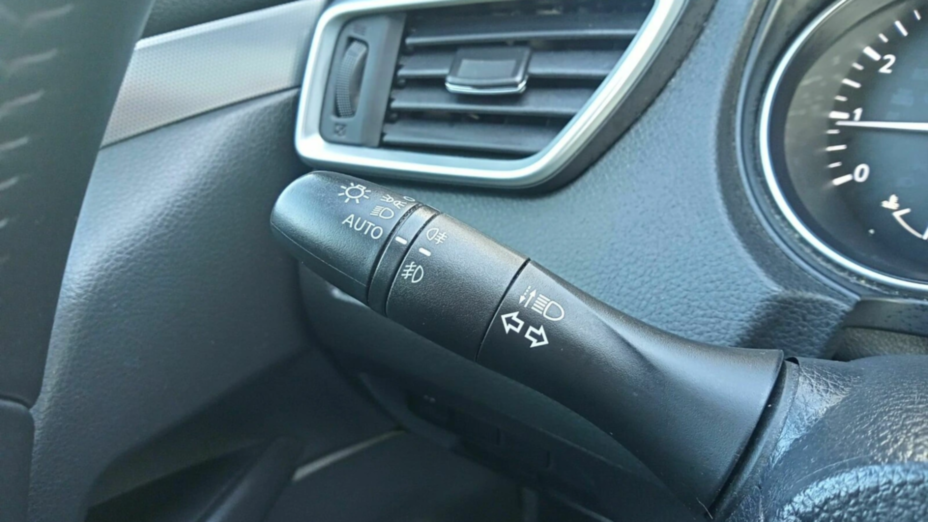 NISSAN Qashqai Qashqai 1.3 DIG-T N-Connecta