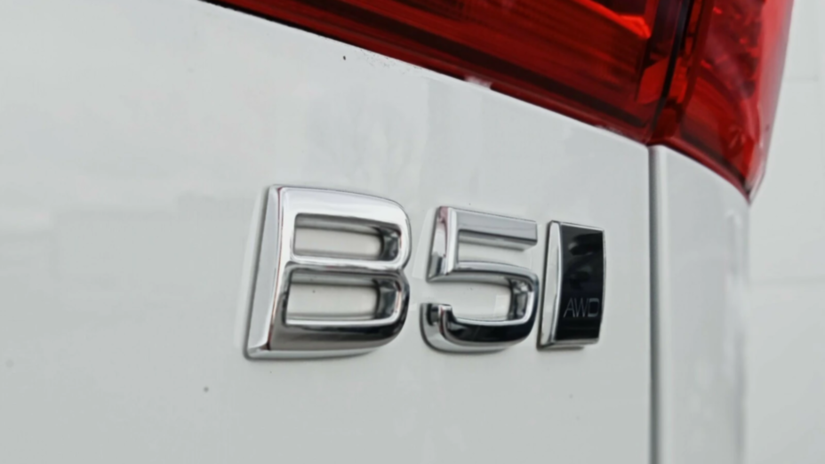 VOLVO XC60 XC60 B5 D AWD Plus Dark aut
