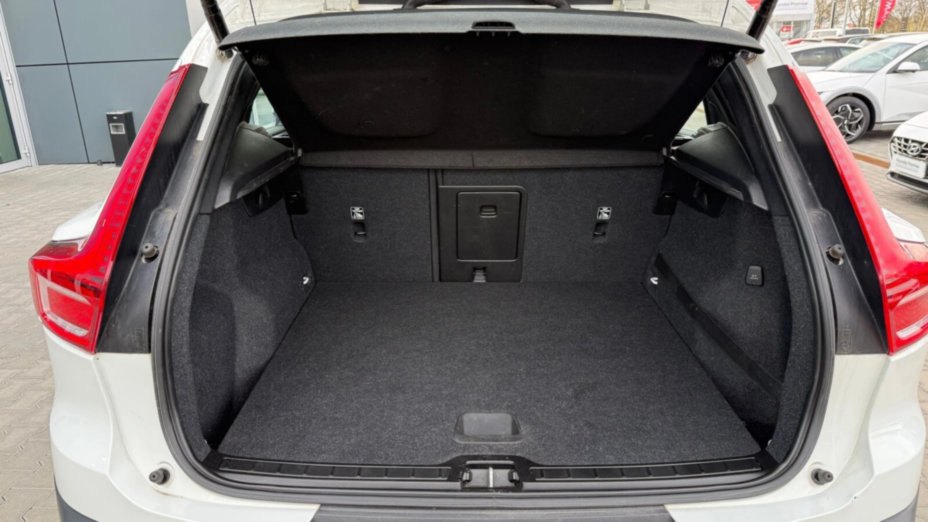 VOLVO XC40 XC40 T3 Momentum Pro