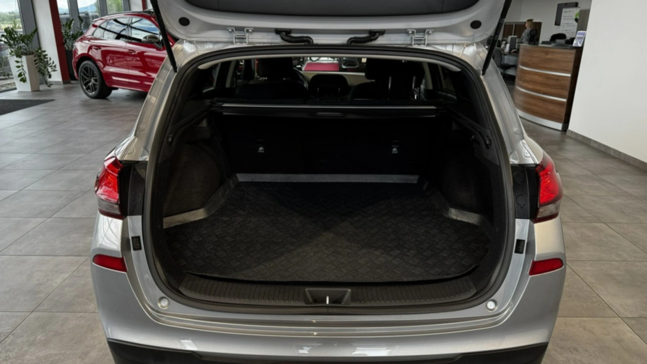 HYUNDAI i30 i30 1.5 DPI Classic +