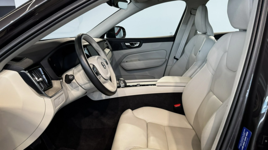 VOLVO XC60 XC60 B4 D AWD Essential aut