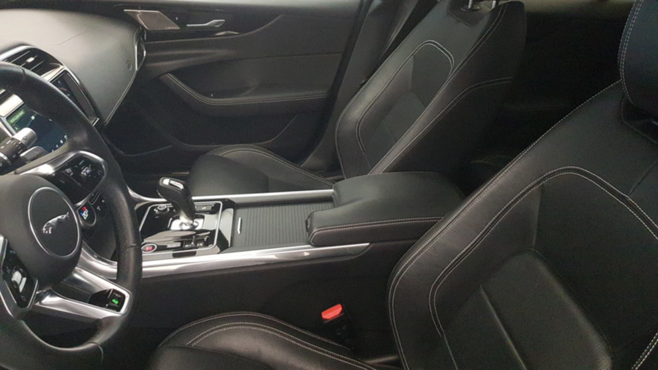 JAGUAR XE XE 2.0 D180 R-Dynamic SE aut