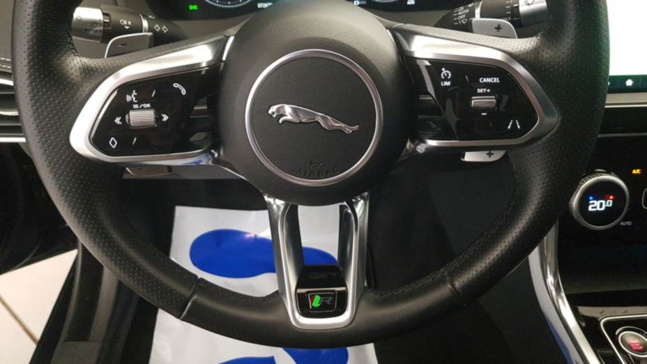 JAGUAR XE XE 2.0 D180 R-Dynamic SE aut