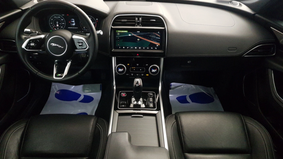 JAGUAR XE XE 2.0 D180 R-Dynamic SE aut