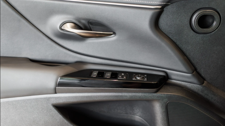 LEXUS ES ES 300h F Sport Design